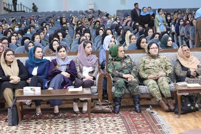 زنان افغانستان هم‌چنان نگران آینده‌ی شان اند ـ مجله‌ی اورال